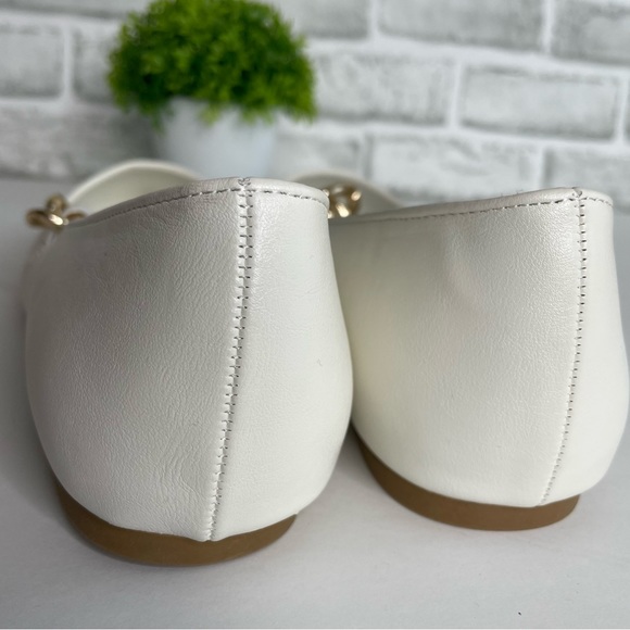 Vegan Leather Chain Detailing Pointed Toe Flats - Picture 9 of 11